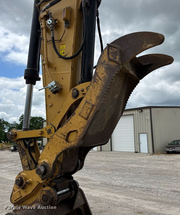 image for item DV4112 2015 Caterpillar 323FL excavator