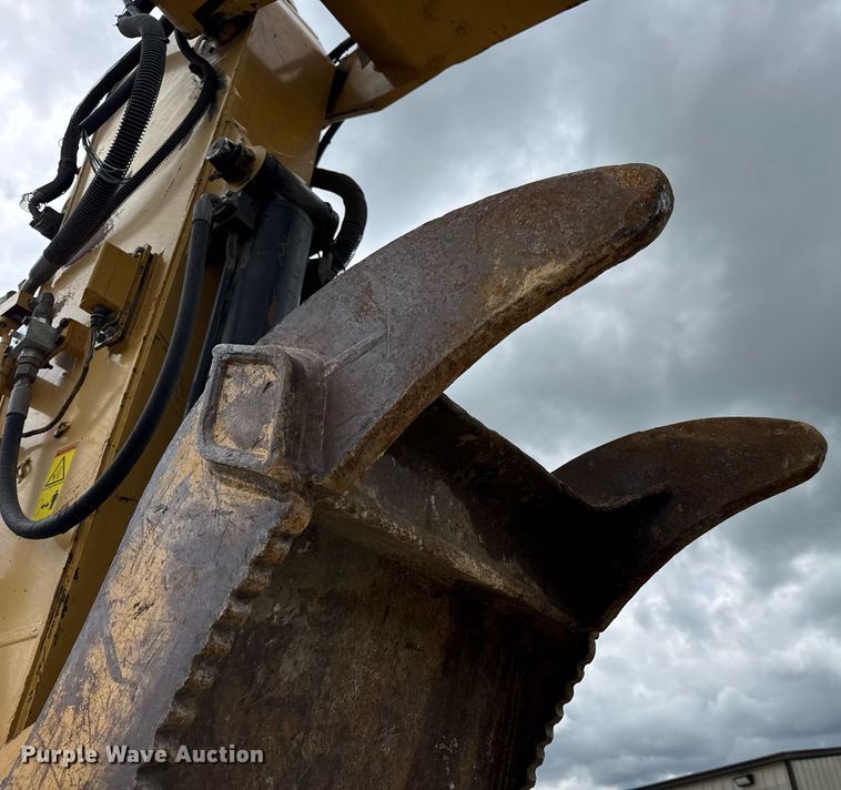 image for item DV4112 2015 Caterpillar 323FL excavator