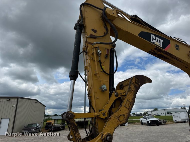 image for item DV4112 2015 Caterpillar 323FL excavator