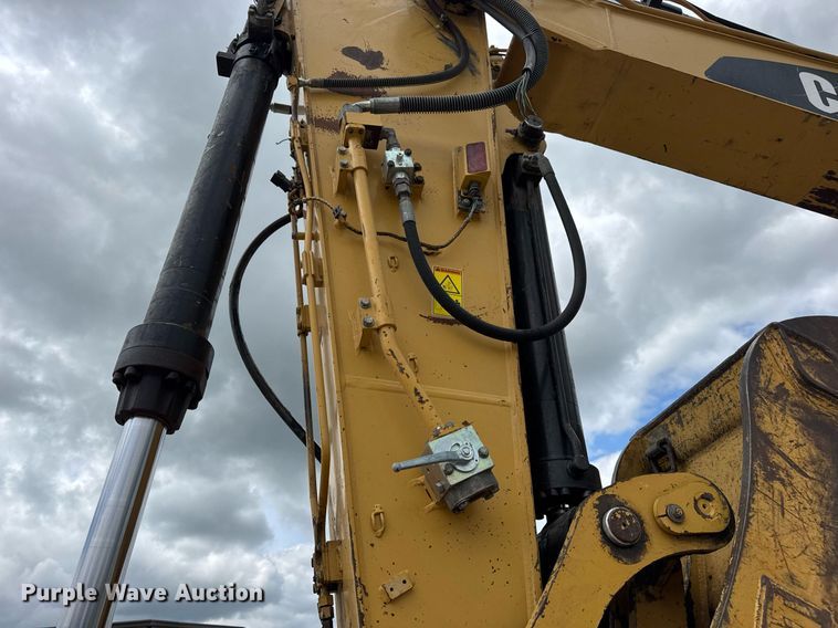 image for item DV4112 2015 Caterpillar 323FL excavator