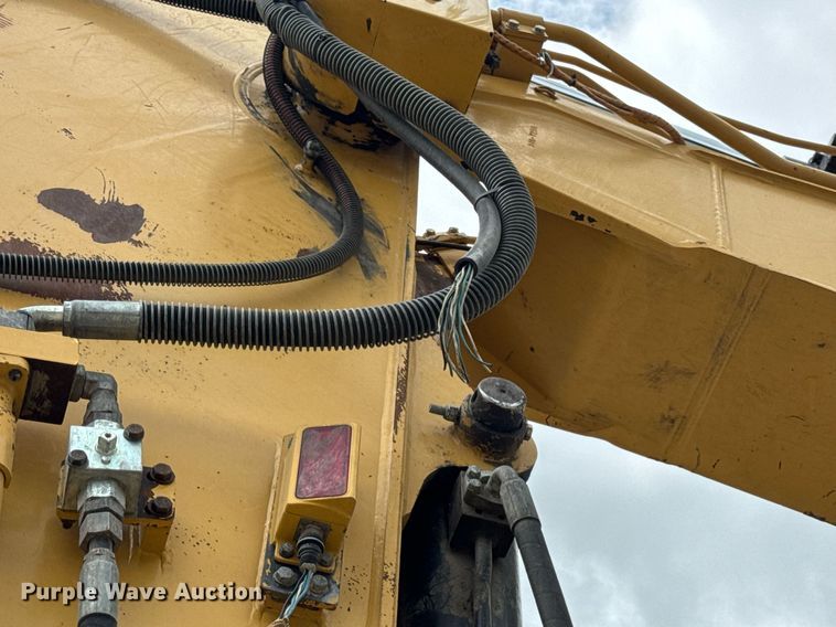 image for item DV4112 2015 Caterpillar 323FL excavator