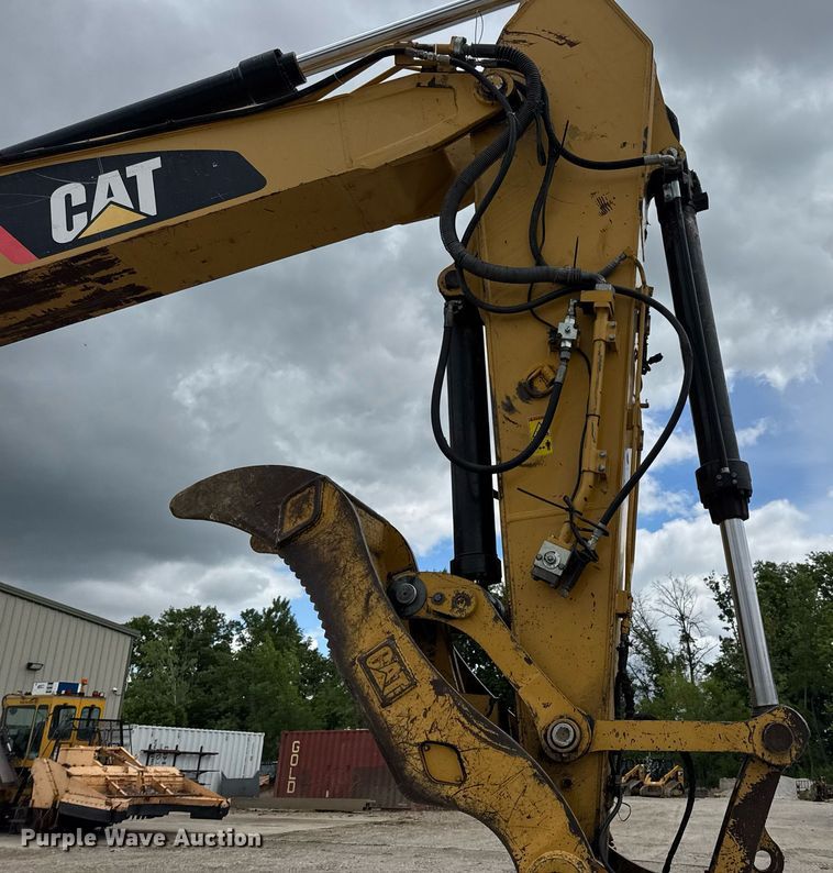 image for item DV4112 2015 Caterpillar 323FL excavator