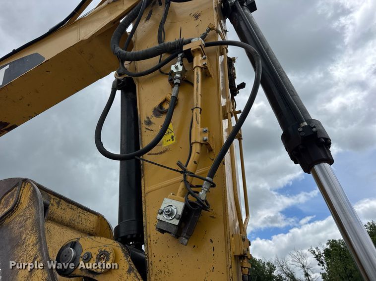 image for item DV4112 2015 Caterpillar 323FL excavator
