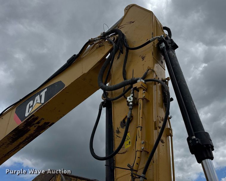 image for item DV4112 2015 Caterpillar 323FL excavator