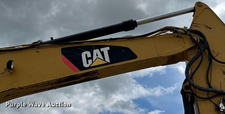 image for item DV4112 2015 Caterpillar 323FL excavator