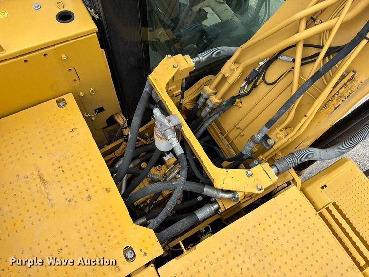 image for item DV4112 2015 Caterpillar 323FL excavator