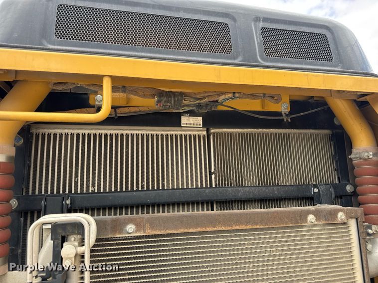 image for item DV4112 2015 Caterpillar 323FL excavator