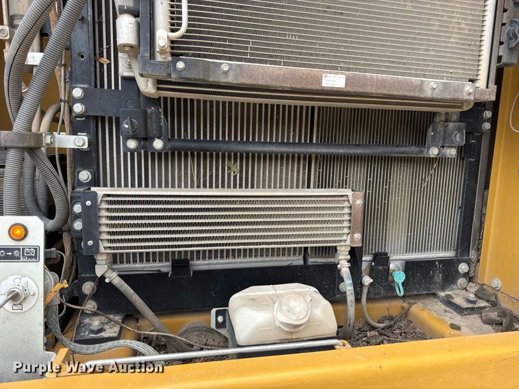 image for item DV4112 2015 Caterpillar 323FL excavator