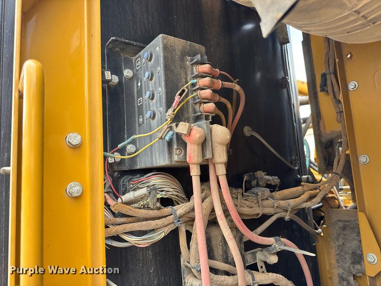 image for item DV4112 2015 Caterpillar 323FL excavator