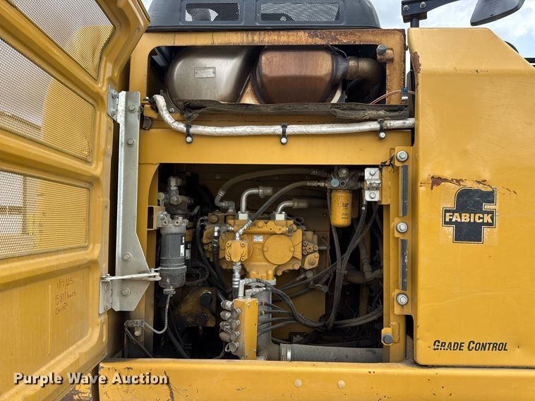 image for item DV4112 2015 Caterpillar 323FL excavator