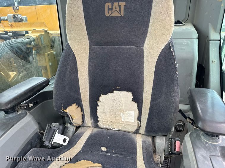 image for item DV4112 2015 Caterpillar 323FL excavator