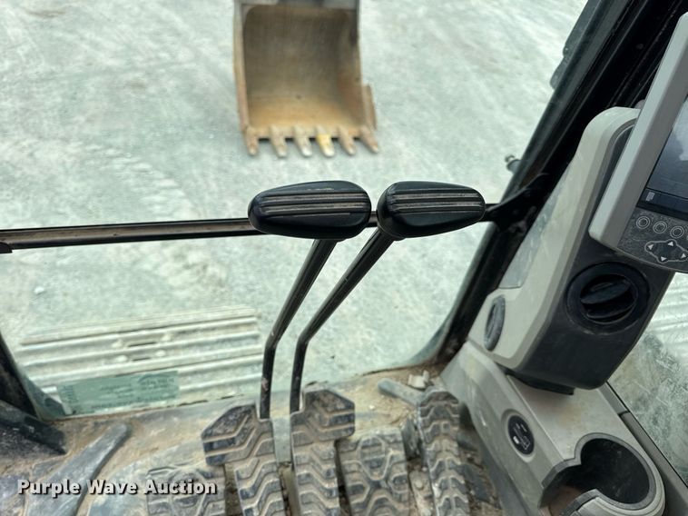 image for item DV4112 2015 Caterpillar 323FL excavator