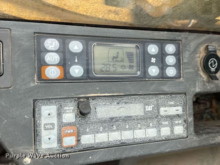 image for item DV4112 2015 Caterpillar 323FL excavator