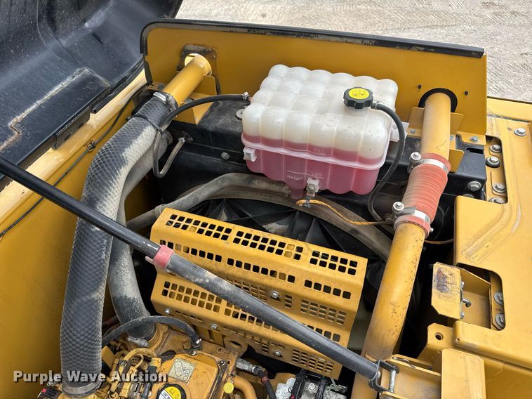 image for item DV4112 2015 Caterpillar 323FL excavator