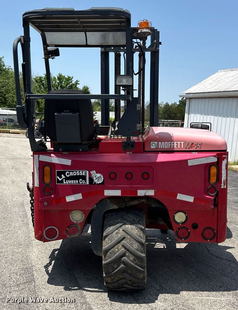 image for item DV4127 Moffett M55 forklift