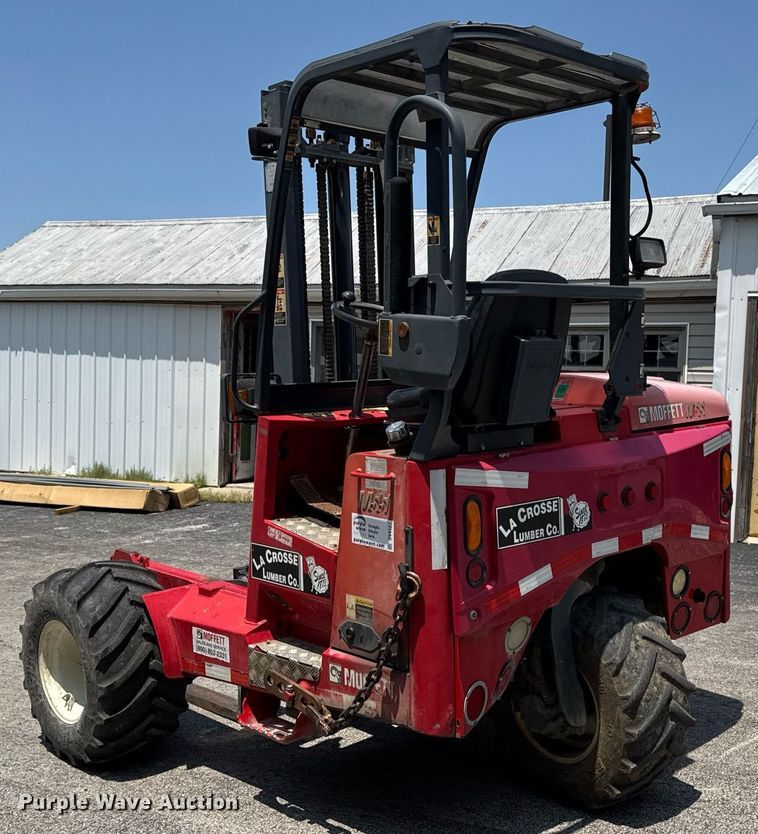 image for item DV4127 Moffett M55 forklift