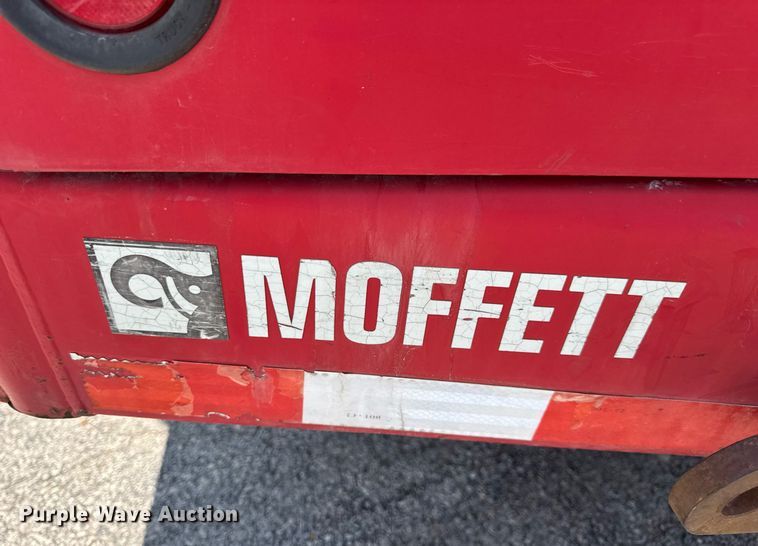 image for item DV4127 Moffett M55 forklift