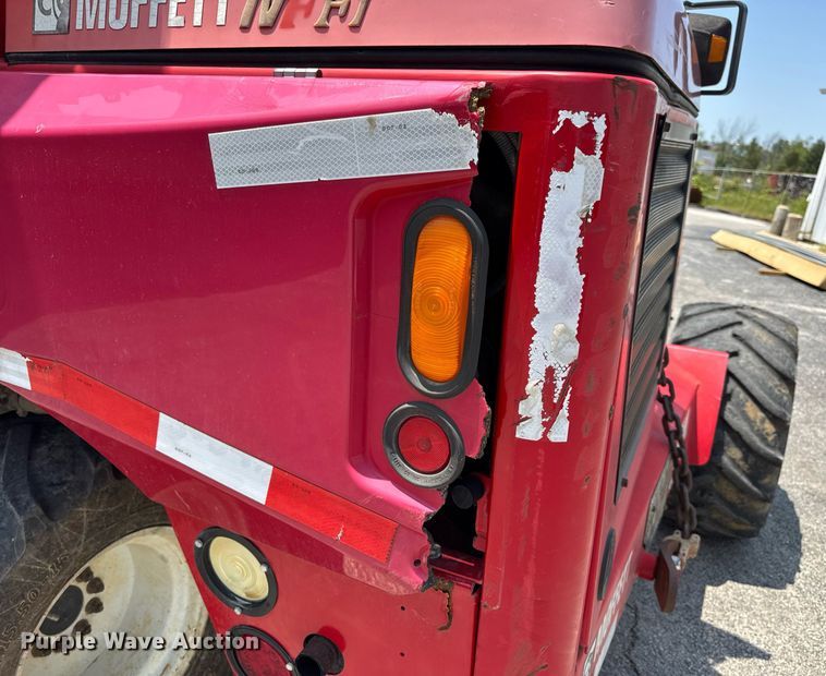 image for item DV4127 Moffett M55 forklift