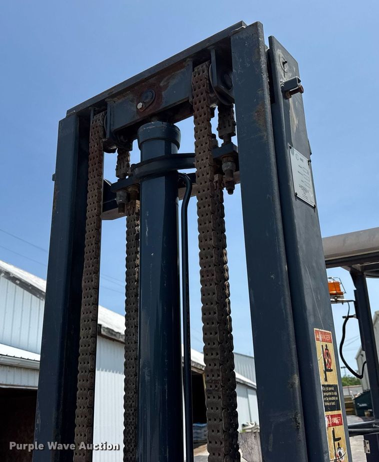 image for item DV4127 Moffett M55 forklift