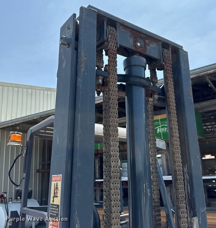 image for item DV4127 Moffett M55 forklift