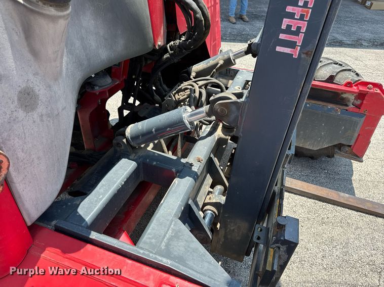 image for item DV4127 Moffett M55 forklift