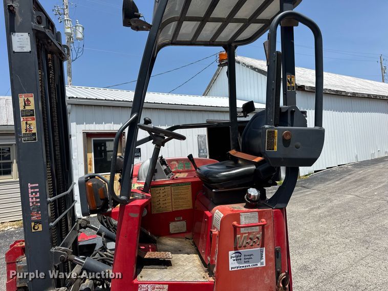 image for item DV4127 Moffett M55 forklift