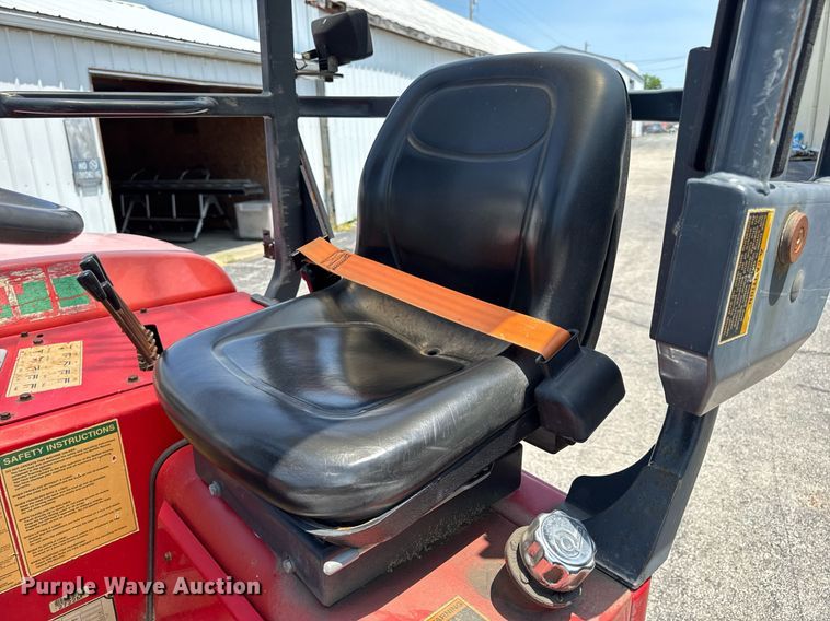 image for item DV4127 Moffett M55 forklift