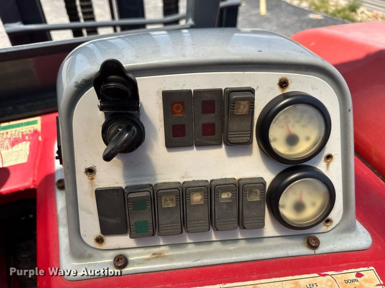 image for item DV4127 Moffett M55 forklift