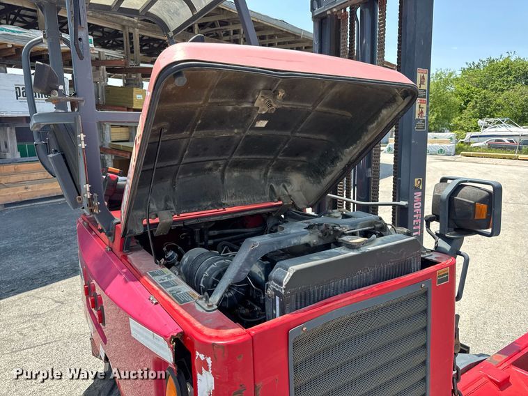 image for item DV4127 Moffett M55 forklift
