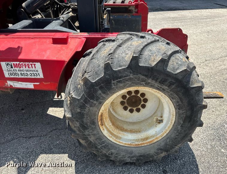 image for item DV4127 Moffett M55 forklift