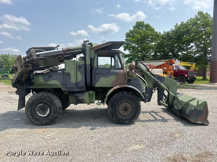 image for item DV4131 1987 Freightliner UC03JL Unimog emplacement excavator