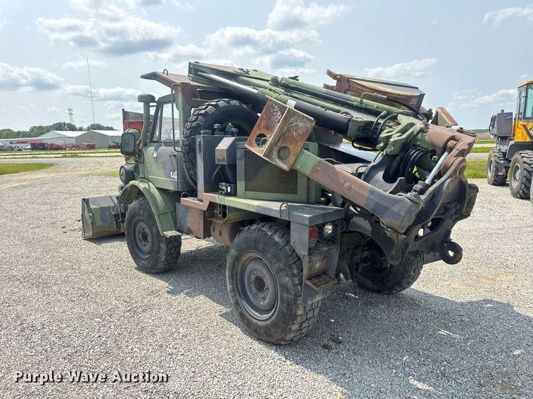 image for item DV4131 1987 Freightliner UC03JL Unimog emplacement excavator