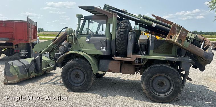 image for item DV4131 1987 Freightliner UC03JL Unimog emplacement excavator