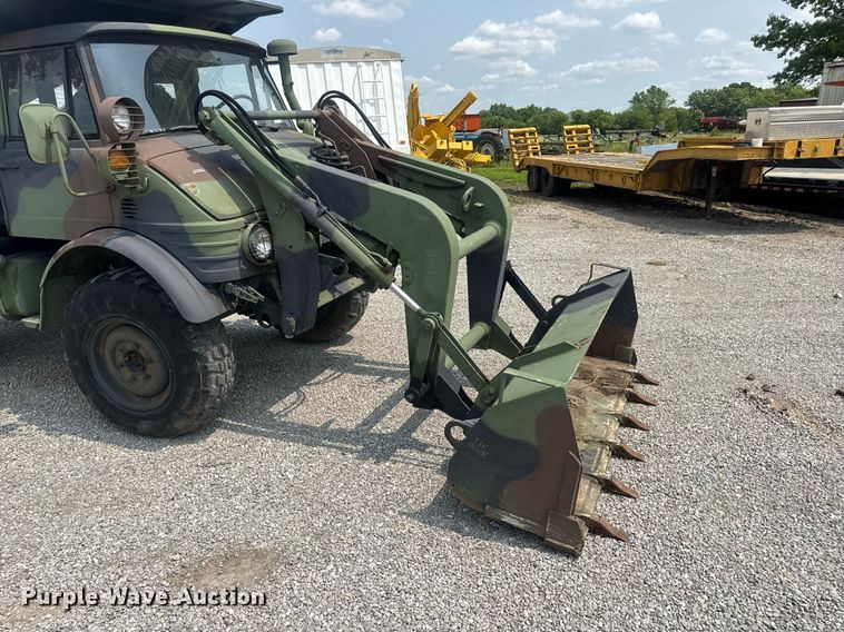 image for item DV4131 1987 Freightliner UC03JL Unimog emplacement excavator