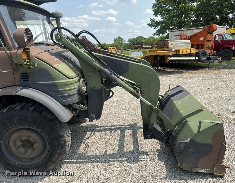 image for item DV4131 1987 Freightliner UC03JL Unimog emplacement excavator