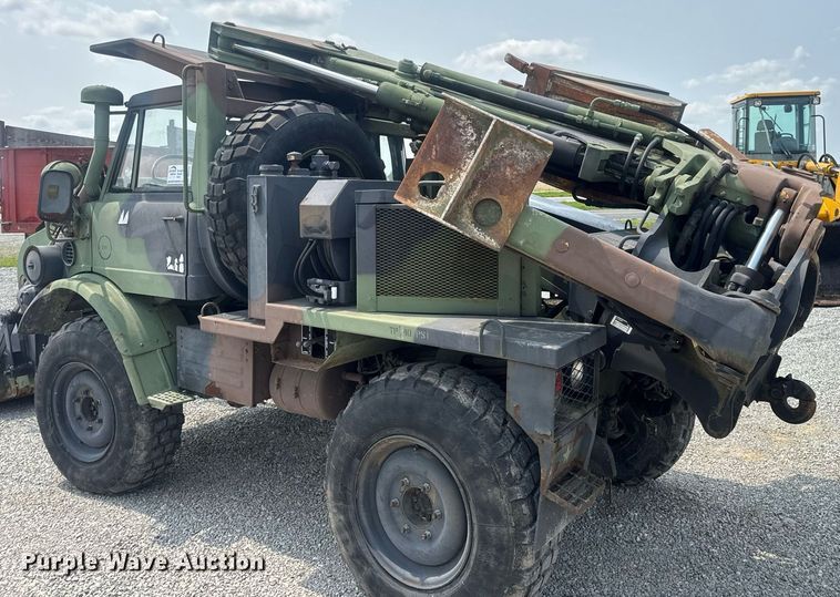 image for item DV4131 1987 Freightliner UC03JL Unimog emplacement excavator