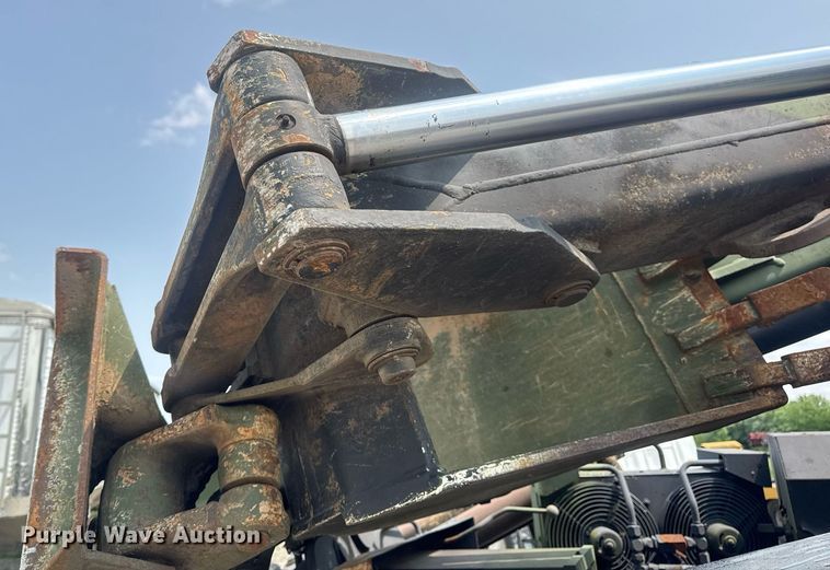 image for item DV4131 1987 Freightliner UC03JL Unimog emplacement excavator