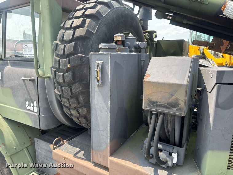 image for item DV4131 1987 Freightliner UC03JL Unimog emplacement excavator