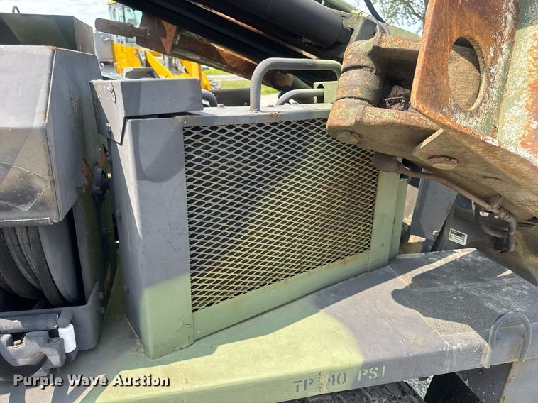 image for item DV4131 1987 Freightliner UC03JL Unimog emplacement excavator