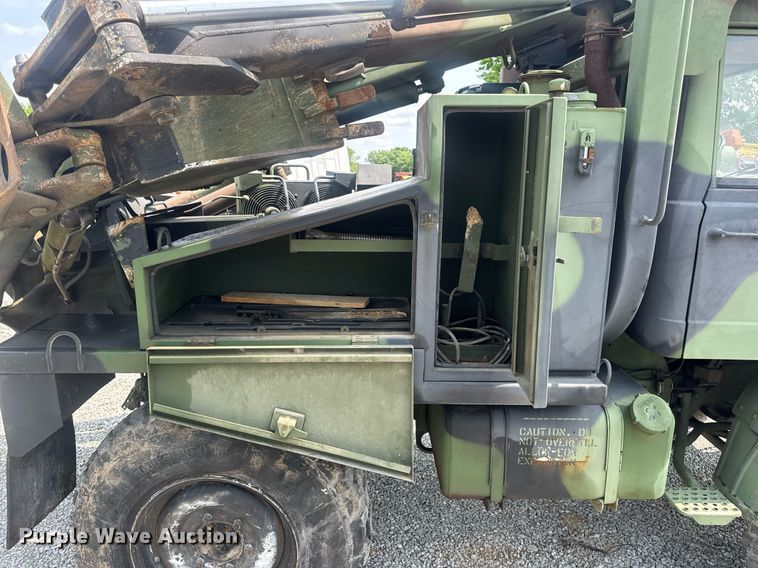 image for item DV4131 1987 Freightliner UC03JL Unimog emplacement excavator