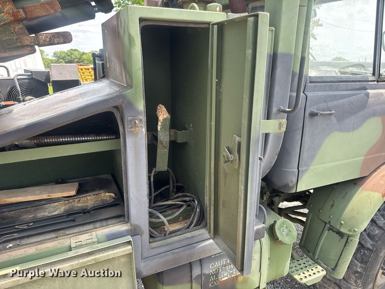 image for item DV4131 1987 Freightliner UC03JL Unimog emplacement excavator