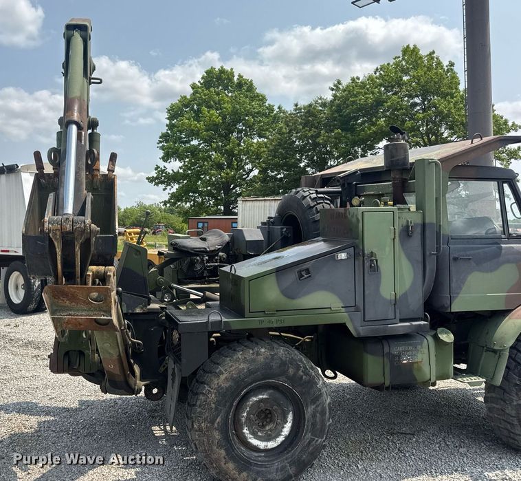 image for item DV4131 1987 Freightliner UC03JL Unimog emplacement excavator