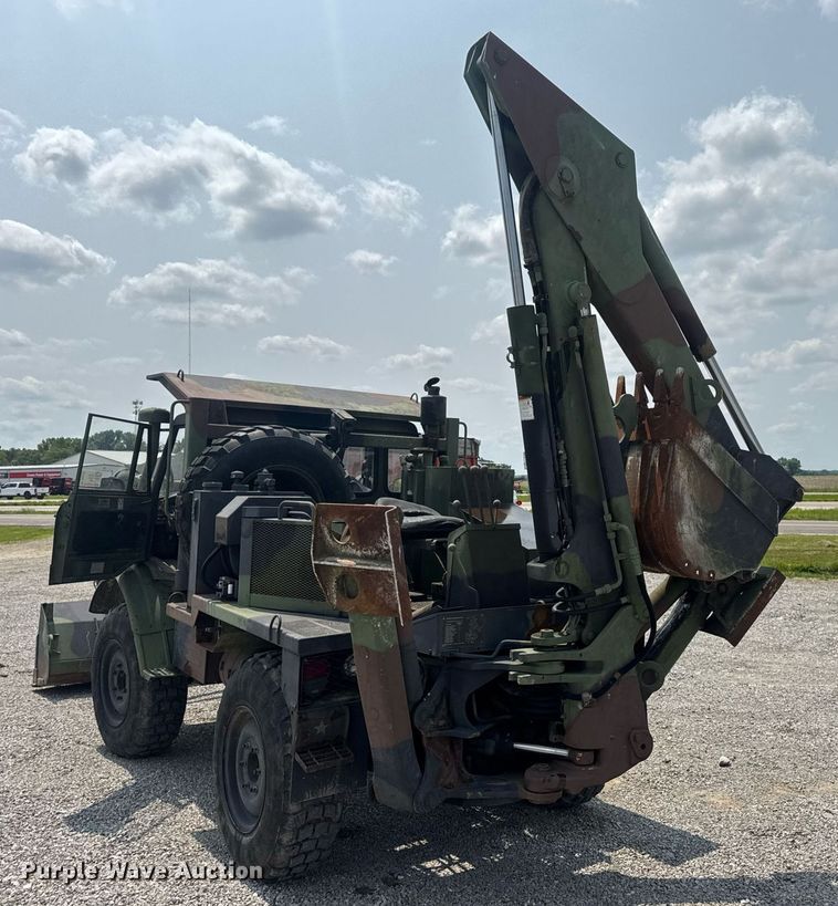 image for item DV4131 1987 Freightliner UC03JL Unimog emplacement excavator