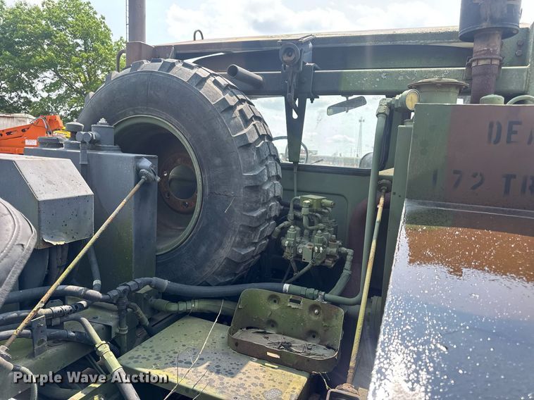 image for item DV4131 1987 Freightliner UC03JL Unimog emplacement excavator