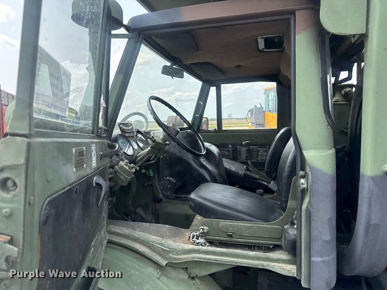 image for item DV4131 1987 Freightliner UC03JL Unimog emplacement excavator