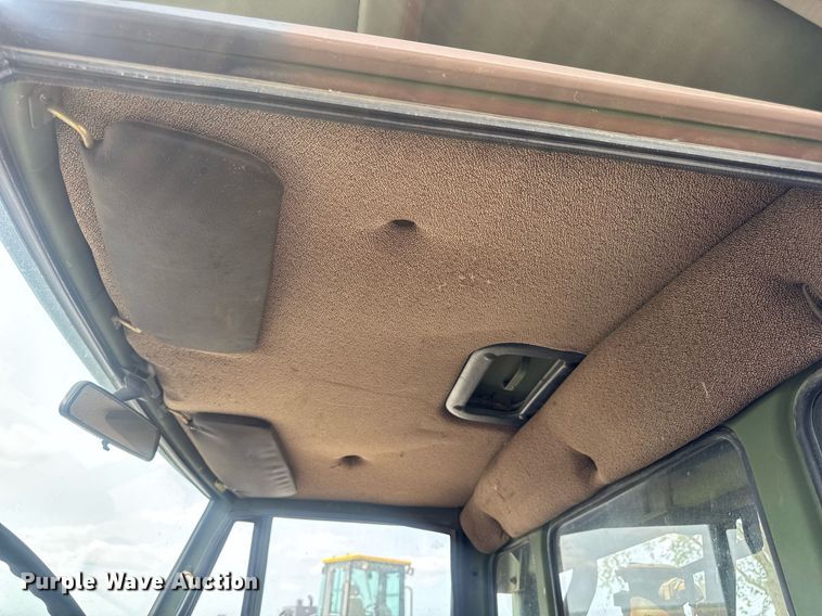 image for item DV4131 1987 Freightliner UC03JL Unimog emplacement excavator