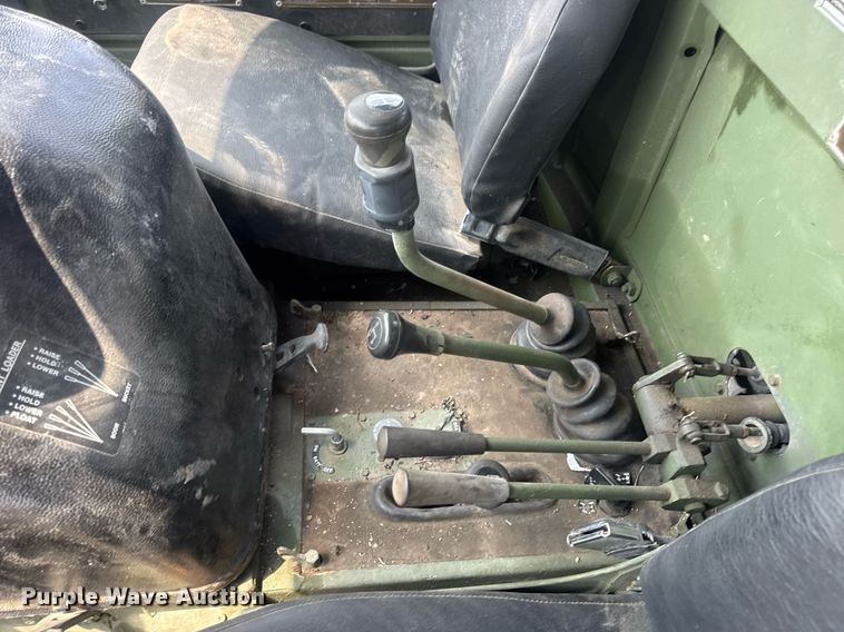 image for item DV4131 1987 Freightliner UC03JL Unimog emplacement excavator