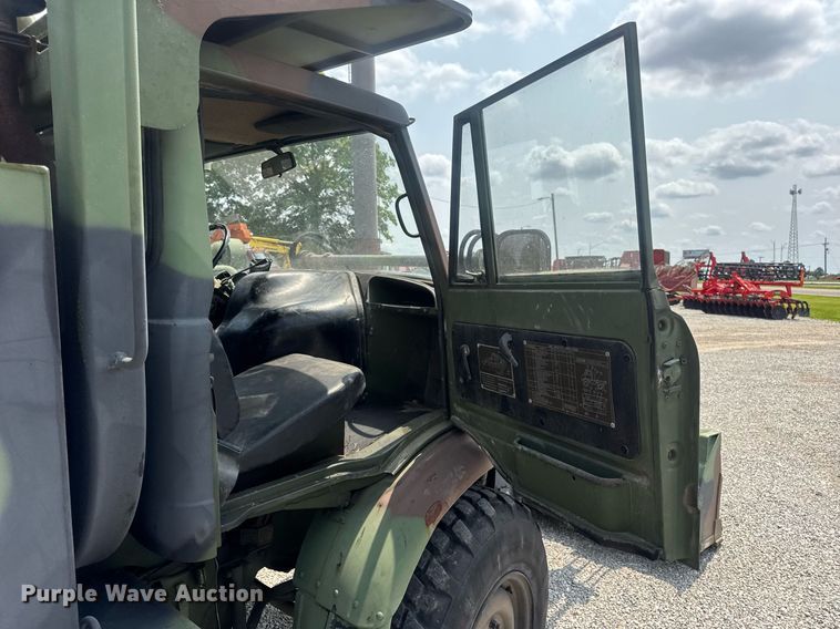 image for item DV4131 1987 Freightliner UC03JL Unimog emplacement excavator