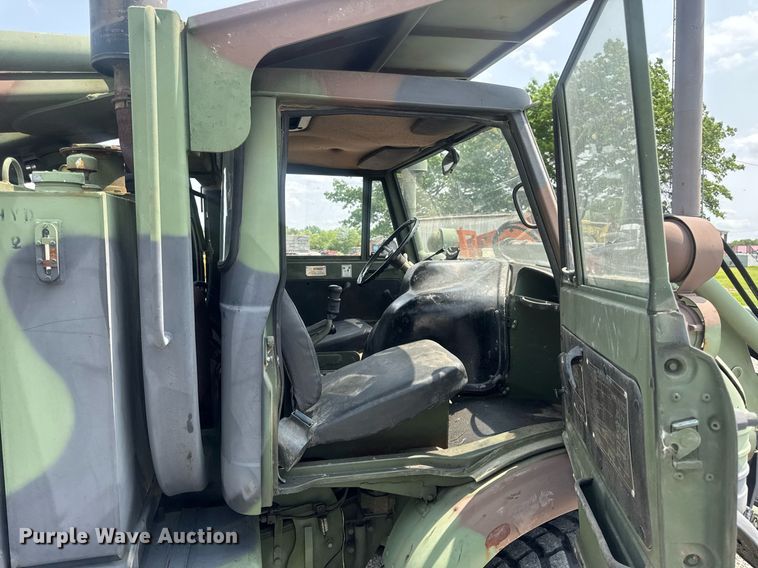 image for item DV4131 1987 Freightliner UC03JL Unimog emplacement excavator