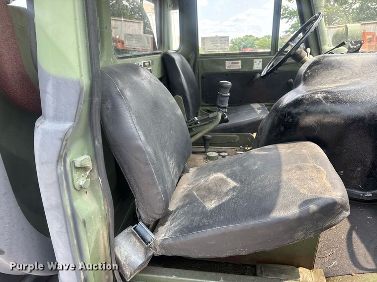 image for item DV4131 1987 Freightliner UC03JL Unimog emplacement excavator